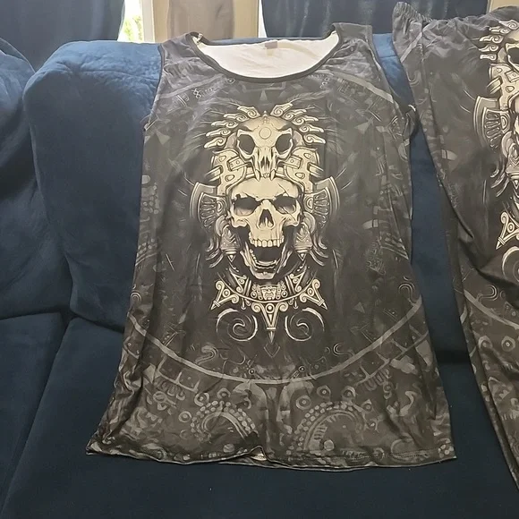 Two piece skull legging set, size Large - Picture 2 of 3